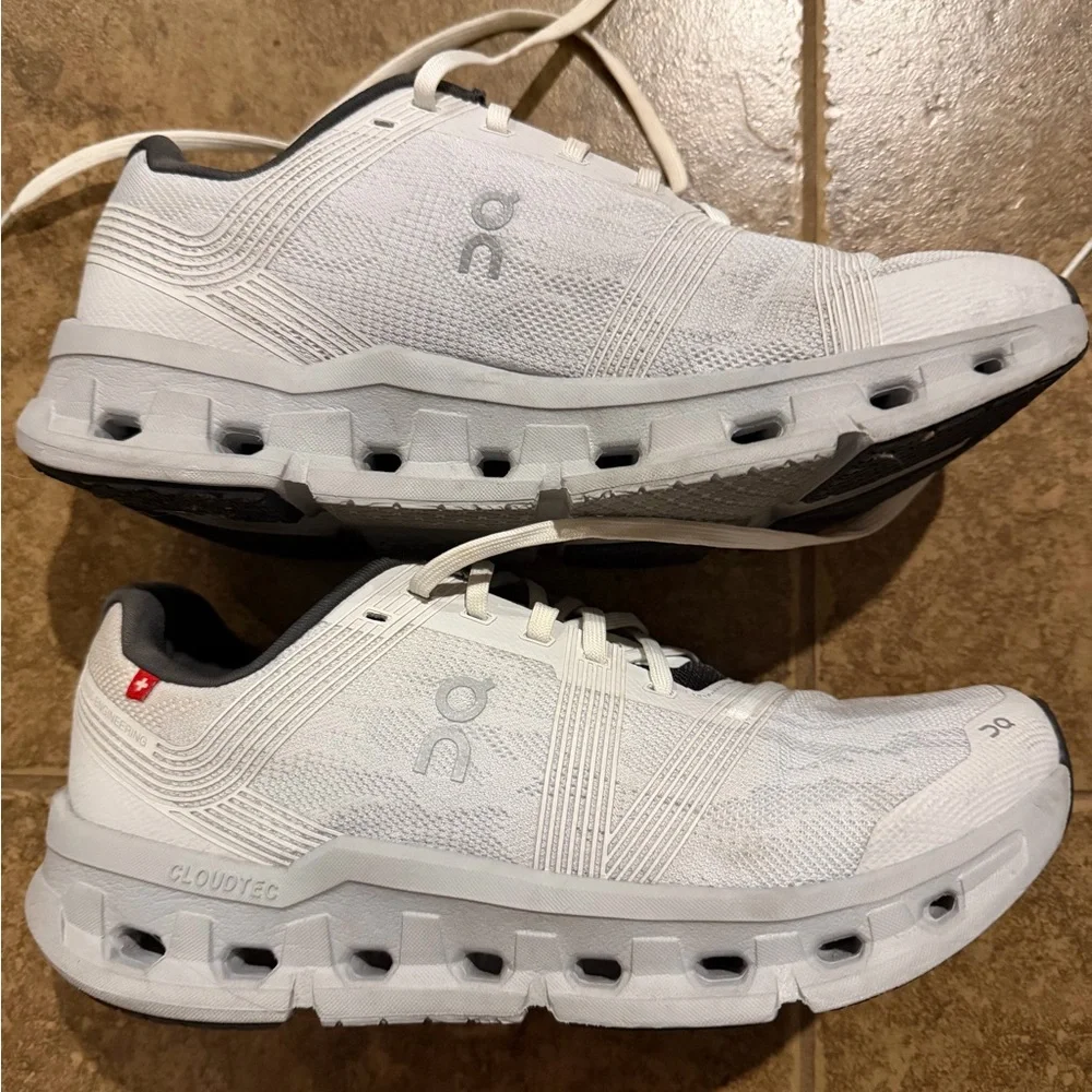 🎉HP🎉On Running Gray and Black Athletic Shoes - Picture 1 of 3